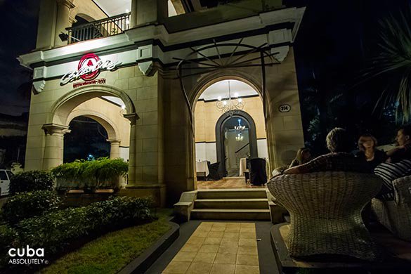 entrance of Calle diez restaurant in Miramar © Cuba Absolutely, 2014