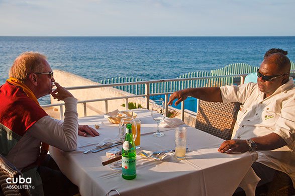 2 men eating at restaurant Vistamar in Miramar© Cuba Absolutely, 2014