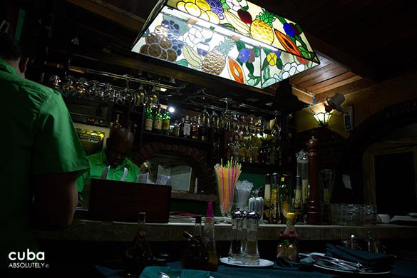 bar with waiters wearing green shirts © Cuba Absolutely, 2014