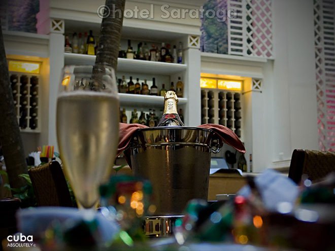 champagne at Saratoga hotel © Cuba Absolutely, 2014