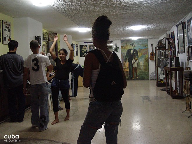 people dancing at Tango house in old havana © Cuba Absolutely, 2014