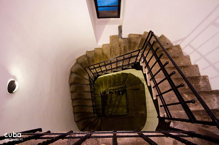 spiral staircase  in El cocinero restaurant in Vedado© Cuba Absolutely, 2014