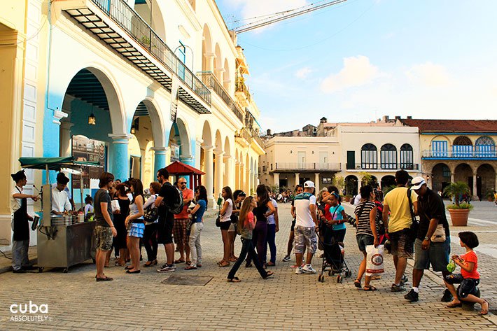 people buying icecream at Old square in old havana© Cuba Absolutely, 2014