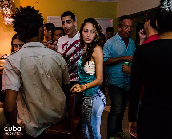 girl dancing in a Party at Somavilla Bar in vedado© Cuba Absolutely, 2014