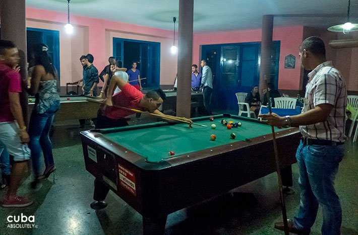 people playing billiards in Centro Vasco club in Vedado© Cuba Absolutely, 2014