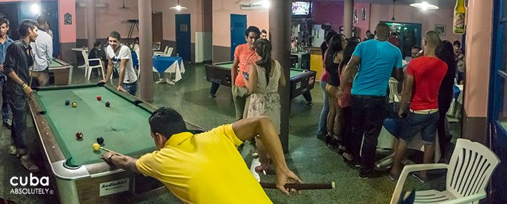 people playing billiard at Centro Vasco ckub in Vedado© Cuba Absolutely, 2014