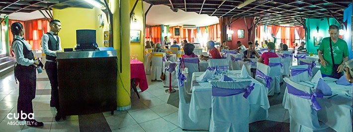 La Roca restaurant in Vedado© Cuba Absolutely, 2014