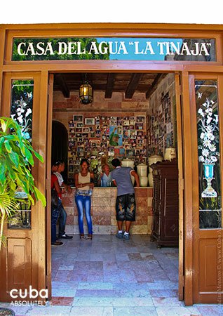 entrance of Water house in old havana in Obispo street© Cuba Absolutely, 2014