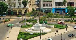 Fuente de la India or La Noble Habana