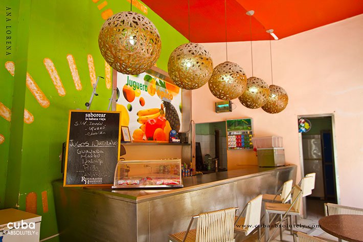 Juice bar in Old Havana with a green wall and esferic lamp hanging of the roof © Cuba Absolutely, 2014