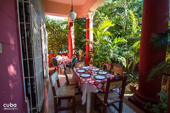 French restaurant in Vedado © Cuba Absolutely, 2014