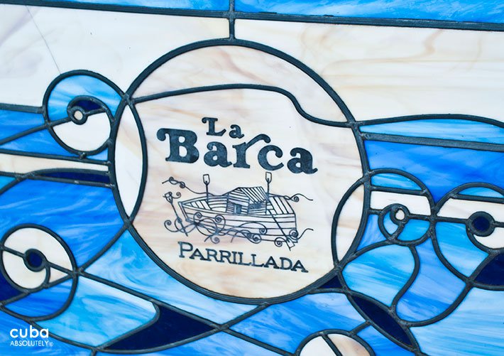 Stained-glass window at La Barca restaurant, blue and white © Cuba Absolutely, 2014