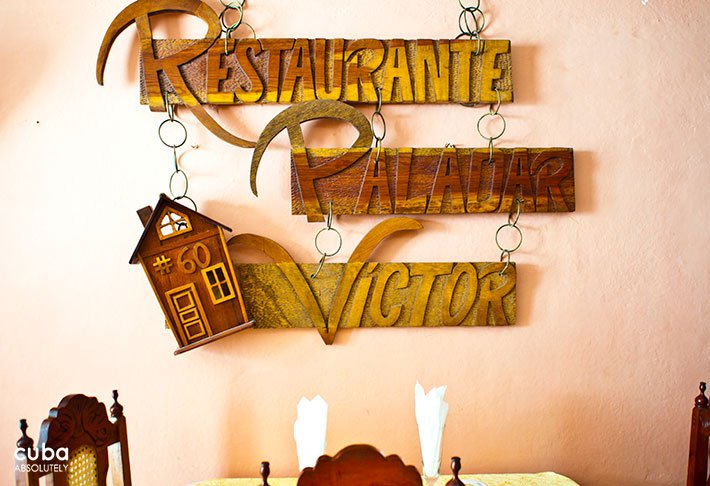 Casa Victor restaurant in Old Havana, wood sign on the wall © Cuba Absolutely, 2014