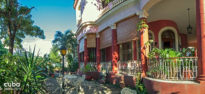 French restaurant in Vedado © Cuba Absolutely, 2014