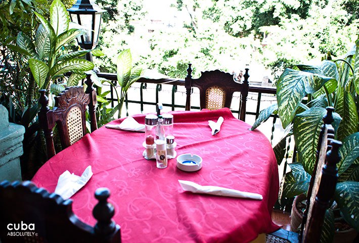 Table at la Corte del Principe restaurant in Playa © Cuba Absolutely, 2014