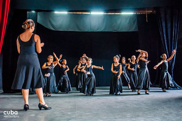 Rosalia de Castro cultural center in Old Havana, girls taking spanish dance class © Cuba Absolutely, 2014