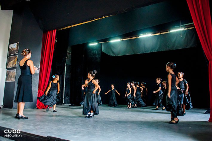 Rosalia de Castro cultural center in Old Havana, girls taking spanish dance class © Cuba Absolutely, 2014