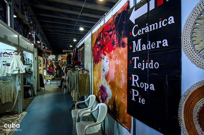 Craft fair in Old Havana© Cuba Absolutely, 2014