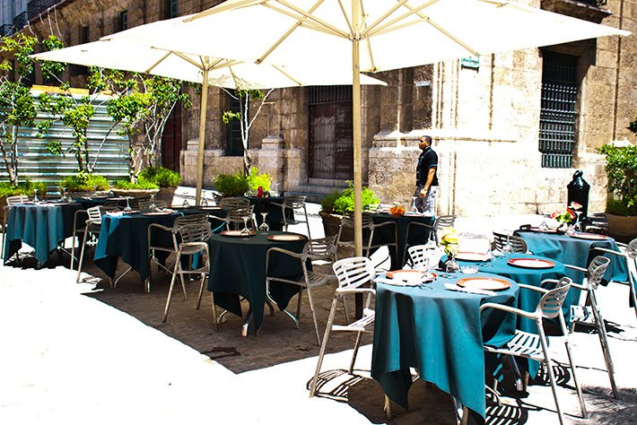 restaurant in the street in Old Havana © Cuba Absolutely, 2014