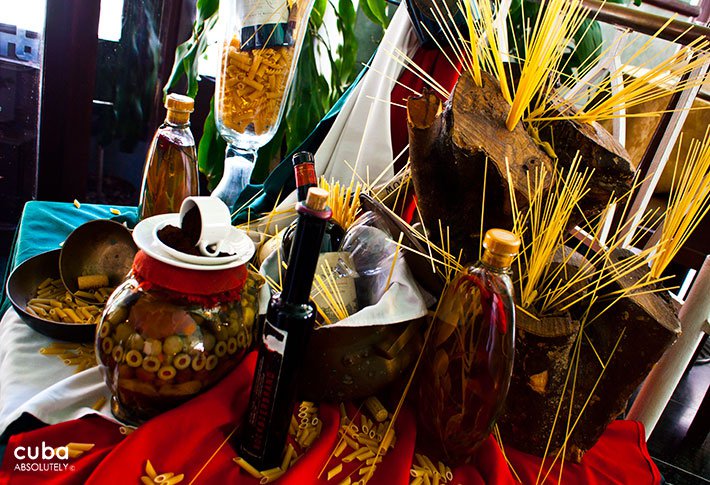 table full of food in a restaurant © Cuba Absolutely, 2014