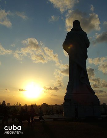 Statue of Christ at Sunset in Casa Blanca © Cuba Absolutely, 2014