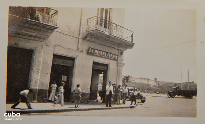 Old Picture of La moneda cubana restaurant in Old Havana© Cuba Absolutely, 2014