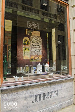 Jonhson Drugstore in Obispo street in old havana © Cuba Absolutely, 2014