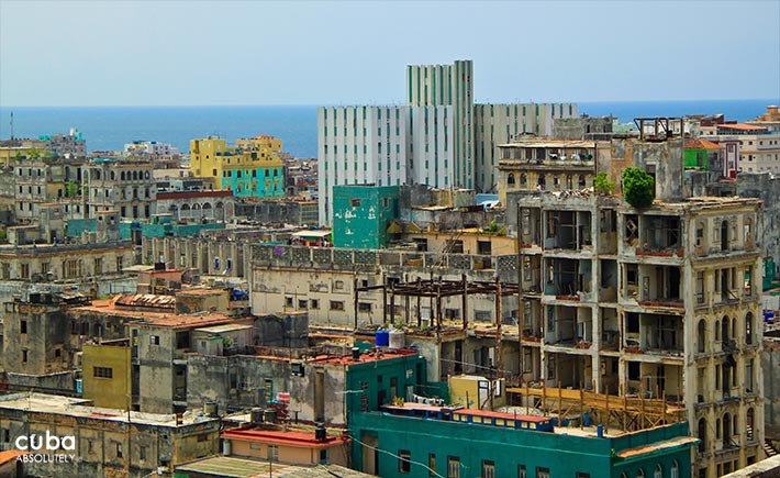 view of the city with the sea behind © Cuba Absolutely, 2014