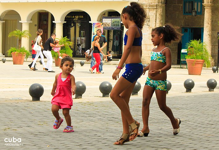 kids playing at Old Square in old havana© Cuba Absolutely, 2014