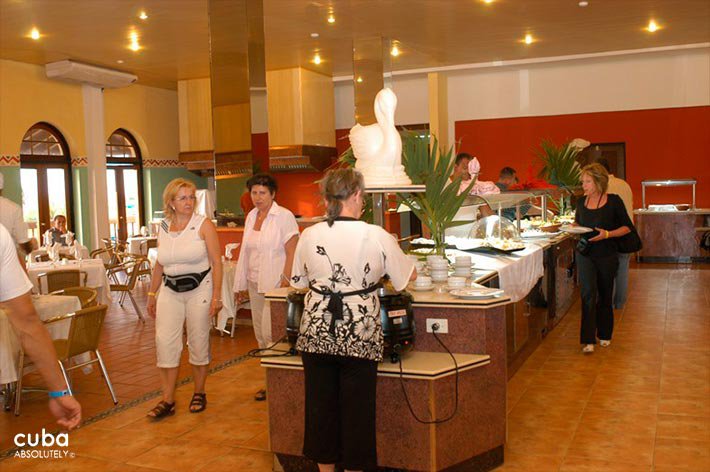 Restaurant at  Club Acuario © Cuba Absolutely, 2014 - 2020