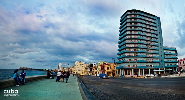 Seawall, people walking, Deauville hotel on the right, blue building © Cuba Absolutely, 2014 - 2020