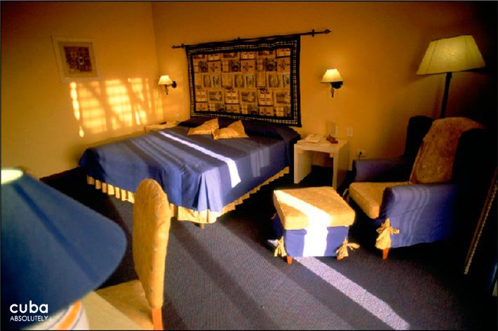 Occidental Miramar hotel, room in yellow and blue  © Cuba Absolutely, 2014 - 2020