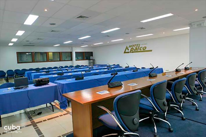 Palco hotel in Siboney, conference room with blue chairs © Cuba Absolutely, 2014 - 2020