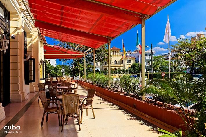 Presidente hotel in Vedado, terrace  © Cuba Absolutely, 2014 - 2020