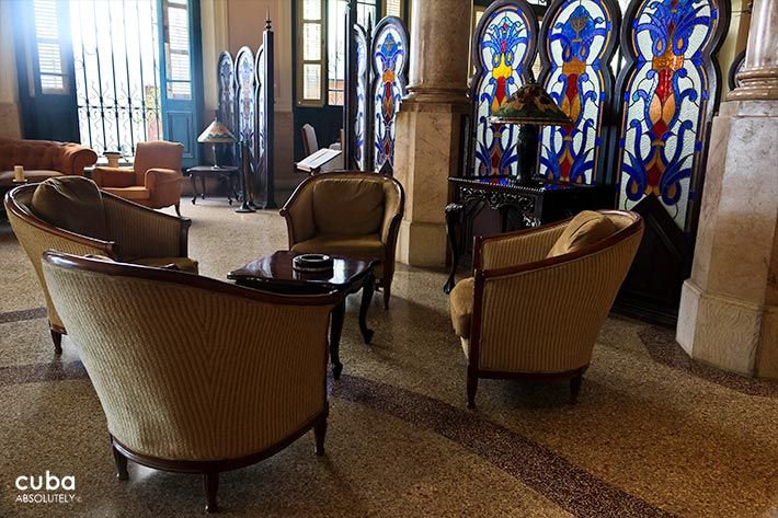 Raquel hotel in Old Havana, lobby with white couchs© Cuba Absolutely, 2014 - 2020