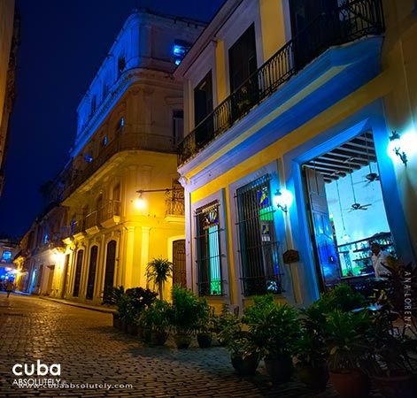 Tejadillo hotel in Old Havana, front at night © Cuba Absolutely, 2014 - 2020