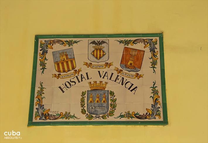 Valencia Hotel in Old Havana, sign on a yellow wall © Cuba Absolutely, 2014 - 2020