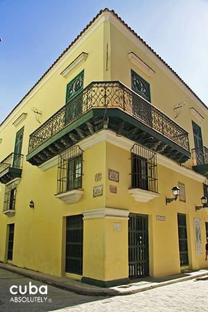 Valencia Hotel in Old Havana, front yellow walls © Cuba Absolutely, 2014 - 2020