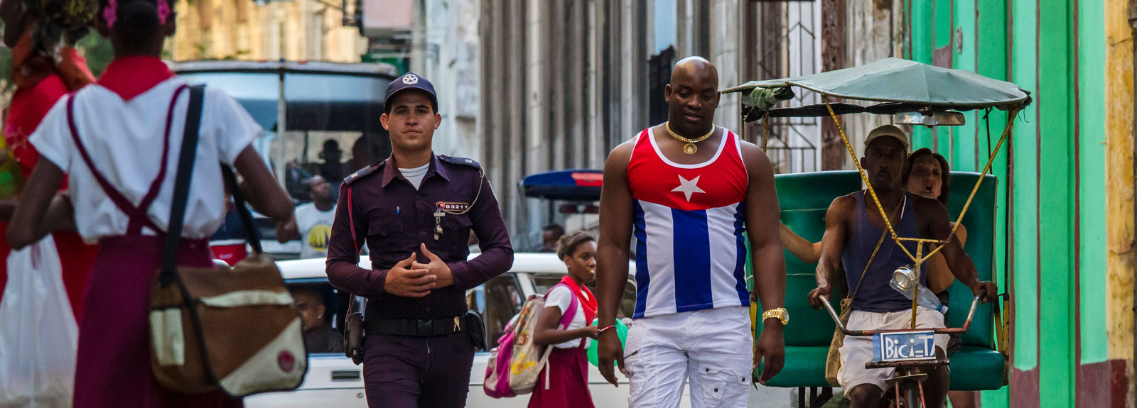 Centro Habana – police man and young man with Cuban flag shirt