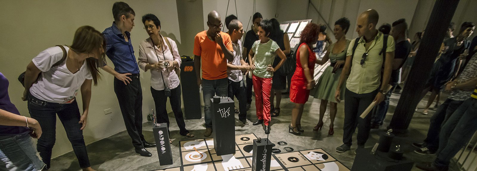 People on an art exhibition on Factia Habana Gallery, papers on the floor with Blak details